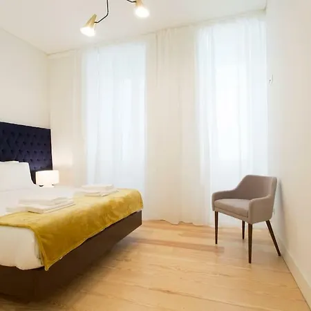Queen's In Downtown Apartment *